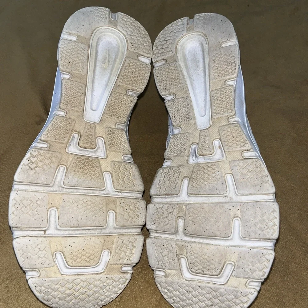 Nike Womens‎ T White Casual Shoes Sneakers Size 8.5 Athletic CrossFit Court Shoe